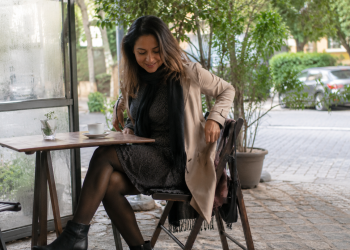 Como usar vestidos no inverno sem perder elegância e conforto
