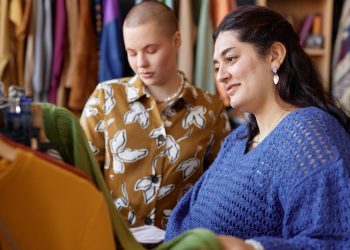 Como os ajustes e a moda circular deixam seu fim de ano mais leve e estiloso