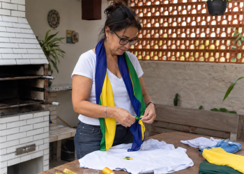 Customização para a Copa: como transformar peças básicas em looks temáticos